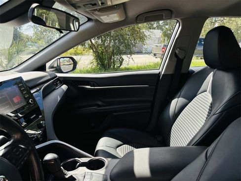 Used 2023 Toyota Camry SE image 20