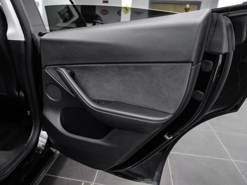 Used 2022 Tesla Model Y Long Range AWD/4WD image 38