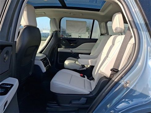 New 2026 Lincoln Aviator Premiere image 5