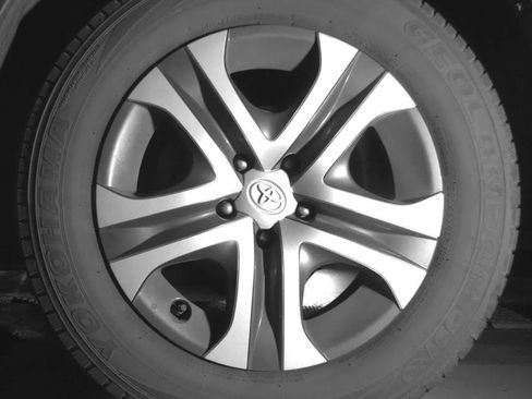 Used 2018 Toyota RAV4 LE image 8