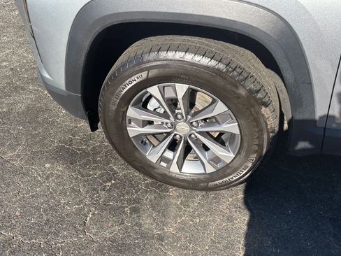 Used 2025 Chevrolet Equinox LT FWD image 25