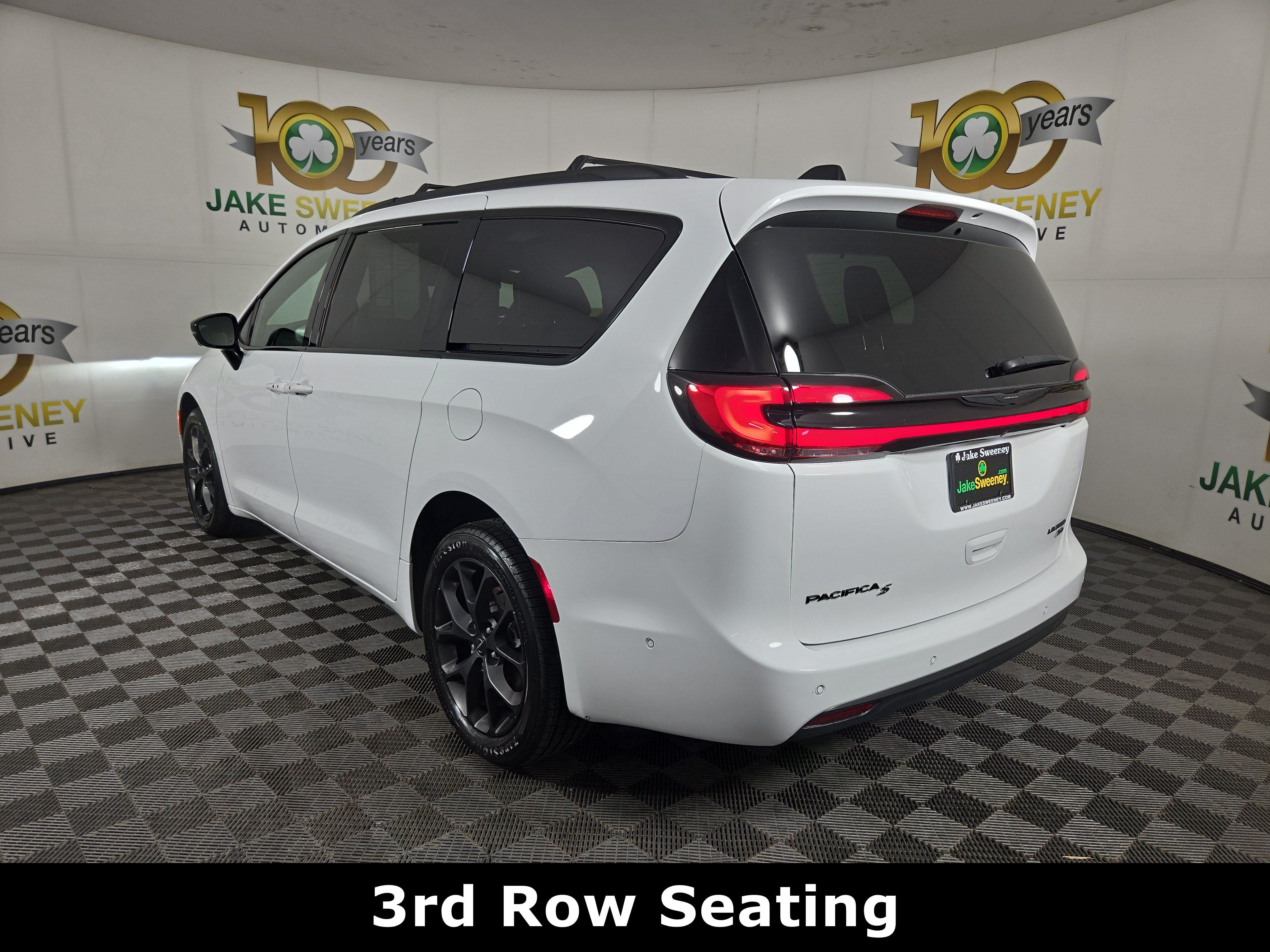 Certified 2023 Chrysler Pacifica Limited w/ S Appearance Package AWD/4WD image 7