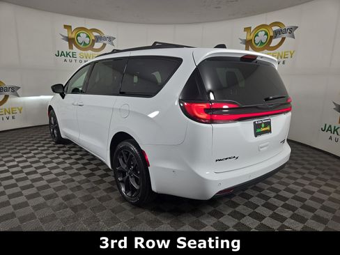 Certified 2023 Chrysler Pacifica Limited w/ S Appearance Package AWD/4WD image 7