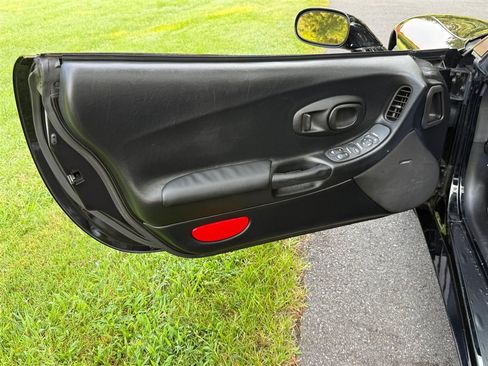 Used 2004 Chevrolet Corvette Coupe RWD image 39