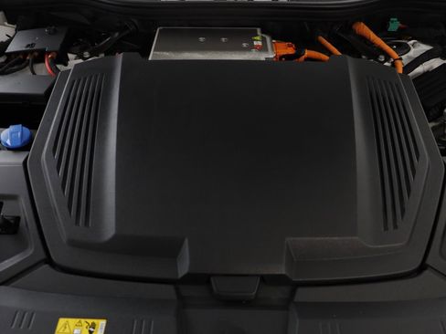 Used 2024 Audi Q8 e-tron Prestige w/ Prestige Package image 23