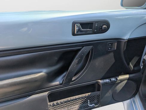 Used 2009 Volkswagen Beetle S image 15