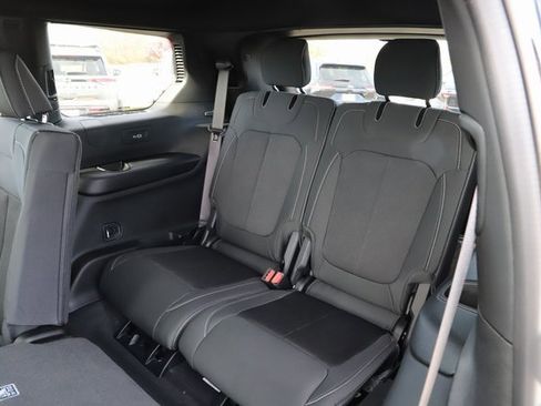 New 2025 Jeep Grand Cherokee L Laredo image 17