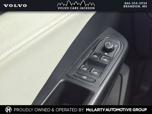 Used 2025 Volkswagen Taos SE AWD/4WD image 18