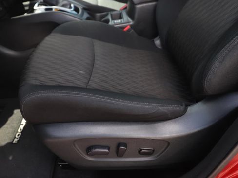 Used 2018 Nissan Rogue SV FWD image 17