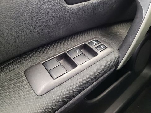 Used 2013 Nissan Rogue SV image 27