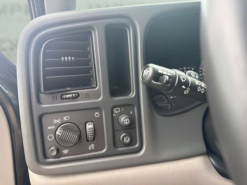 Used 2005 GMC Yukon XL SLT w/ SLT Preferred Equipment Group RWD image 21