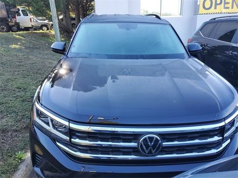 Certified 2023 Volkswagen Atlas SE image 2