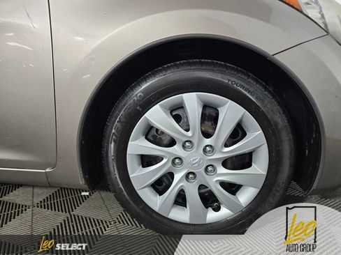 Used 2012 Hyundai Elantra GLS FWD image 22