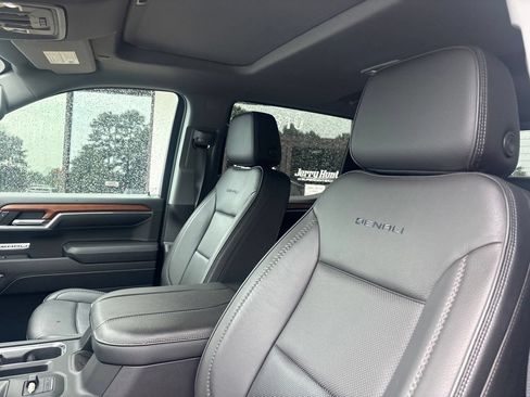 Used 2023 GMC Sierra 1500 Denali w/ Denali Reserve Package AWD/4WD image 3