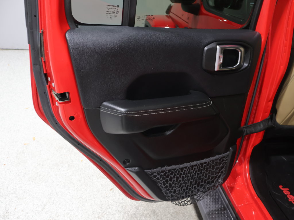Used 2018 Jeep Wrangler Unlimited Sahara AWD/4WD image 18