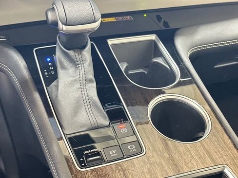 Used 2025 Toyota Sienna Limited image 21