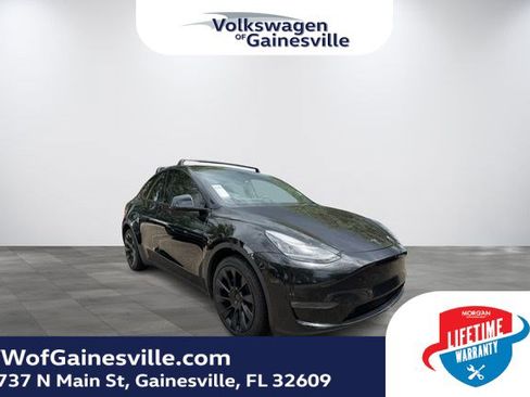 Used 2023 Tesla Model Y Long Range AWD/4WD image 1