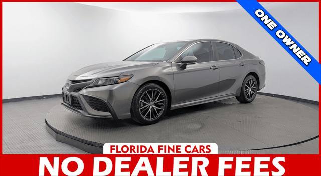 Used 2022 Toyota Camry SE FWD image 1