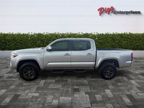 Used 2021 Toyota Tacoma SR5 RWD image 4