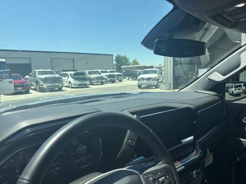 Used 2024 GMC Sierra 1500 Elevation RWD image 9