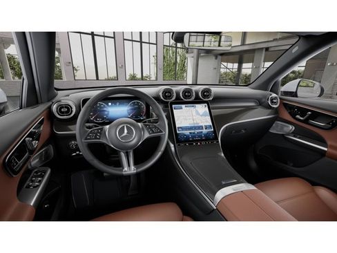 Used 2026 Mercedes-Benz GLC 300 4MATIC image 3