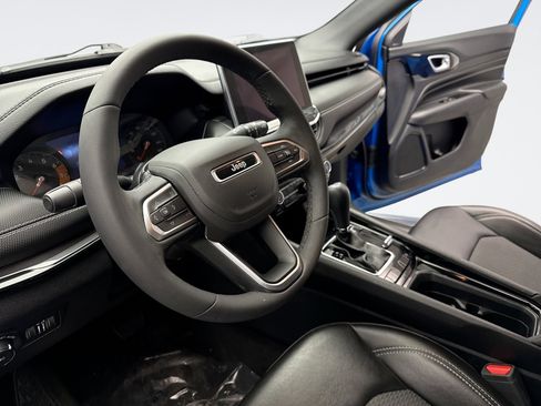 Used 2023 Jeep Compass Latitude w/ Convenience Group image 10