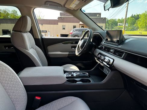 Used 2023 Honda Pilot LX image 8