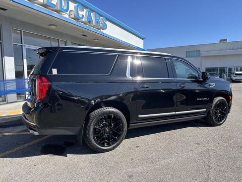 Used 2022 GMC Yukon XL Denali w/ Denali Premium Package image 8