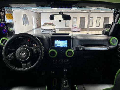 Used 2012 Jeep Wrangler Unlimited Rubicon AWD/4WD image 14