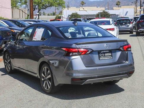 Used 2020 Nissan Versa SR FWD image 6