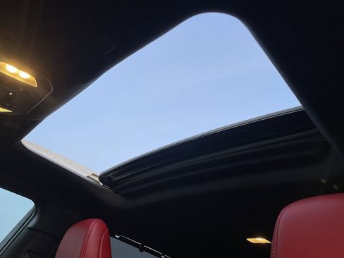 Used 2023 Toyota Highlander XSE image 11