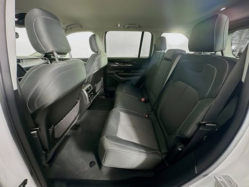 Used 2023 Jeep Grand Cherokee Laredo image 26