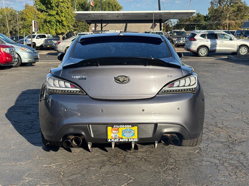 Used 2016 Hyundai Genesis Coupe 3.8 RWD image 4