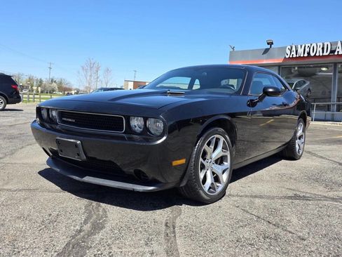 Used 2011 Dodge Challenger RWD image 1
