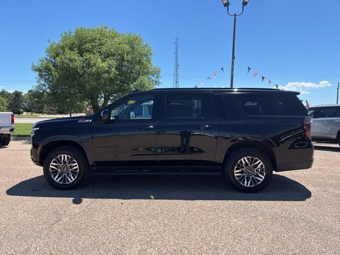 Used 2025 Chevrolet Suburban Z71 AWD/4WD image 5