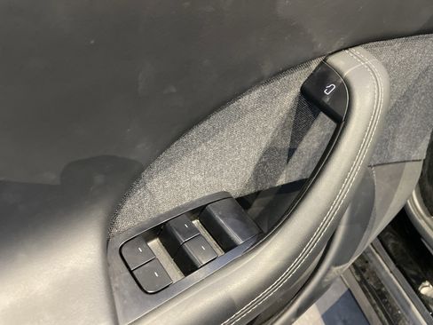 Used 2022 Tesla Model S image 15