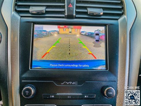 Used 2020 Ford Fusion SE image 32