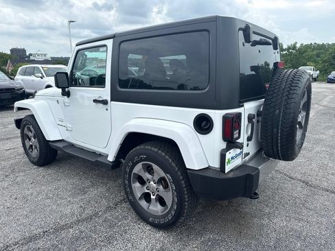 Used 2017 Jeep Wrangler Sahara w/ Connectivity Group AWD/4WD image 5