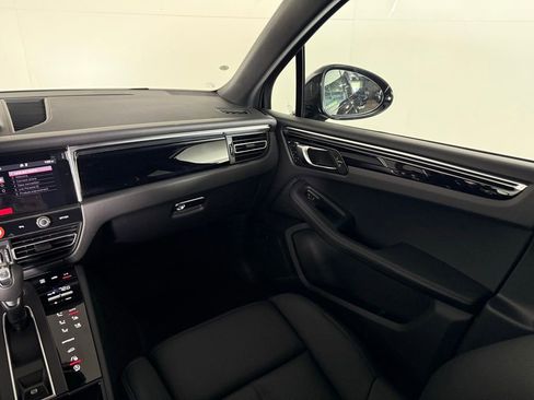 New 2026 Porsche Macan image 22
