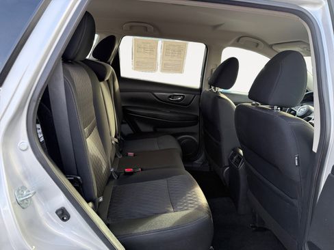 Used 2019 Nissan Rogue SV image 18