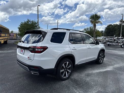 New 2025 Honda Pilot Touring image 5