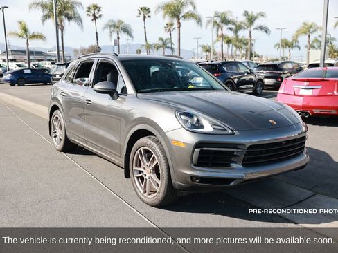 Used 2023 Porsche Cayenne Platinum Edition image 8