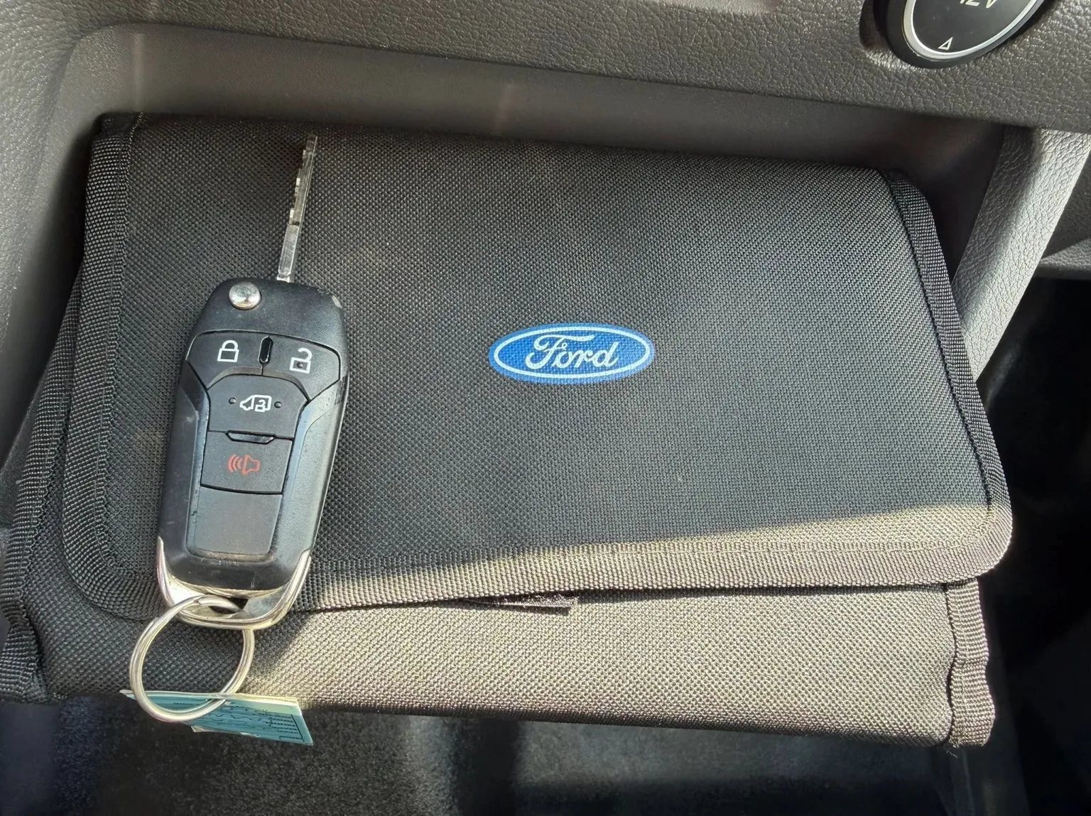 Used 2020 Ford Transit 150 RWD image 33