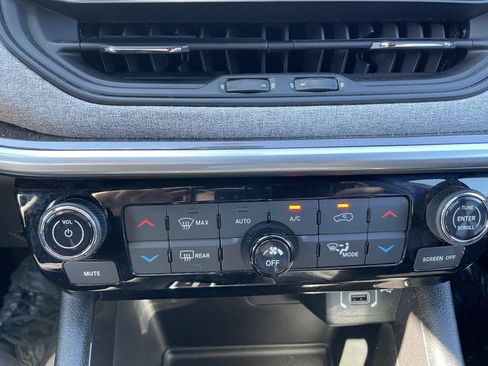 Used 2023 Jeep Compass Latitude w/ Convenience Group AWD/4WD image 29