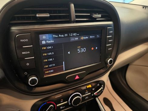 Used 2023 Kia Soul LX FWD image 13