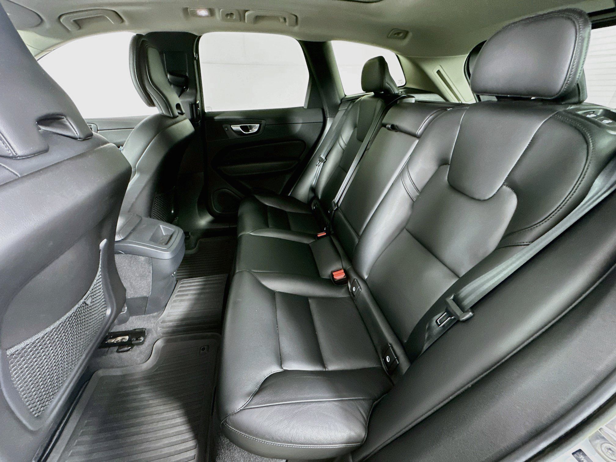 Used 2023 Volvo XC60 B5 Core w/ Protection Package AWD/4WD image 25