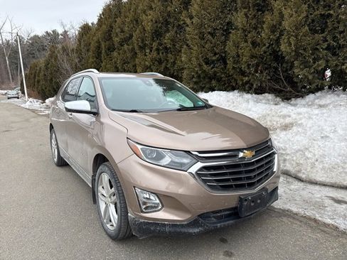 Used 2018 Chevrolet Equinox Premier image 2