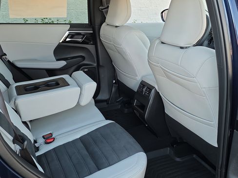 New 2026 Mitsubishi Outlander SE image 28