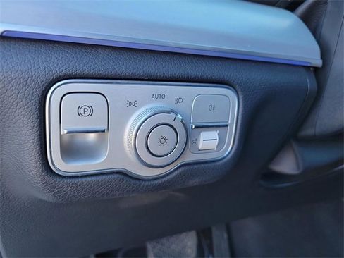 Used 2024 Mercedes-Benz GLE 350 4MATIC image 32