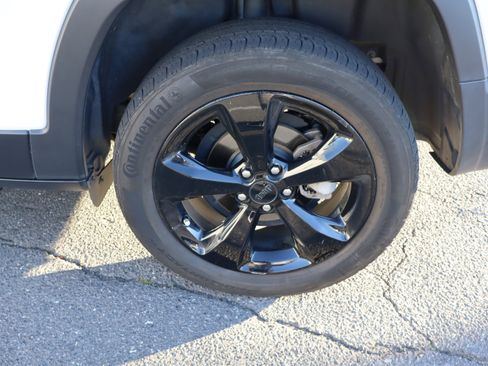 Used 2020 Jeep Cherokee Latitude Plus image 39